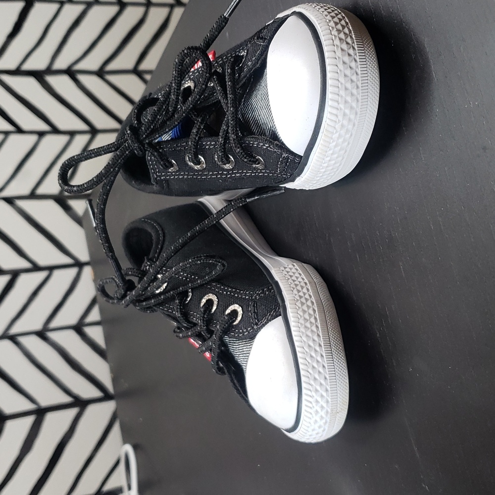 Size 9 Toddler Levi's sneakers